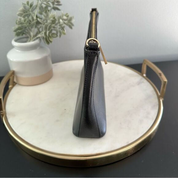 Ted Baker Black Mini Grain Minimalist Crossbody Bag with Gold Chain Hardware - Picture 3 of 16